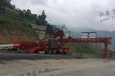 行走在長江上游的狹小坡道 行走在長江上游的狹小坡道