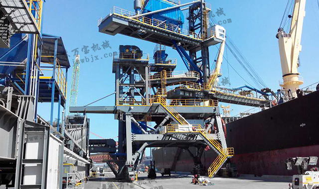 輪胎移動尾車與裝船機(jī)連接 輪胎移動尾車與裝船機(jī)連接